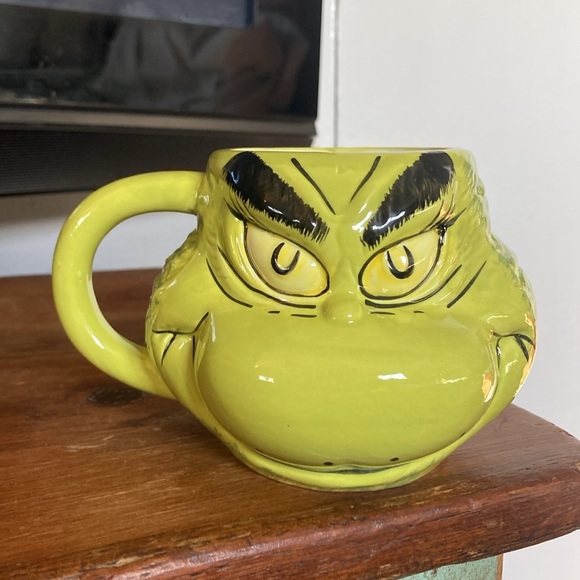Brand NWT- 18floz- Dr Seuss Ent. The Grinch Hand Painted Ceramic Mug - Picture 11 of 15